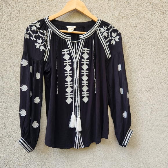 SUNDANCE Women’s Blouse Extra Small Black Aztec Embroidered Peasant Boho Tassle - Picture 2 of 11